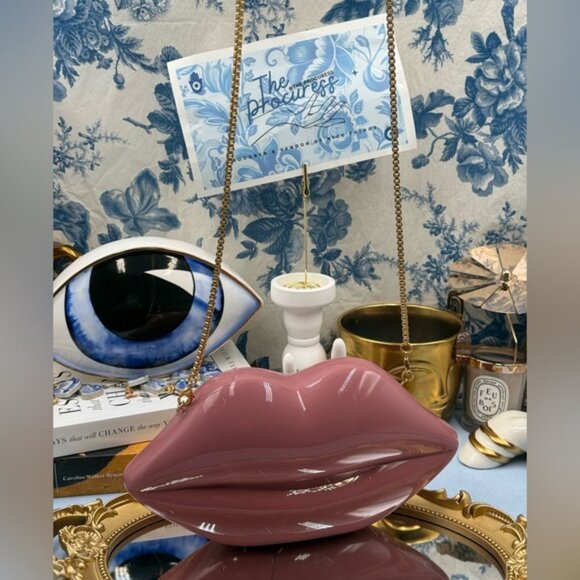 🆕 LULU GUINNESS 🧿 NWOT Antique Rose Iconic Lips Perspex Clutch on a Chain Bag - Picture 4 of 16